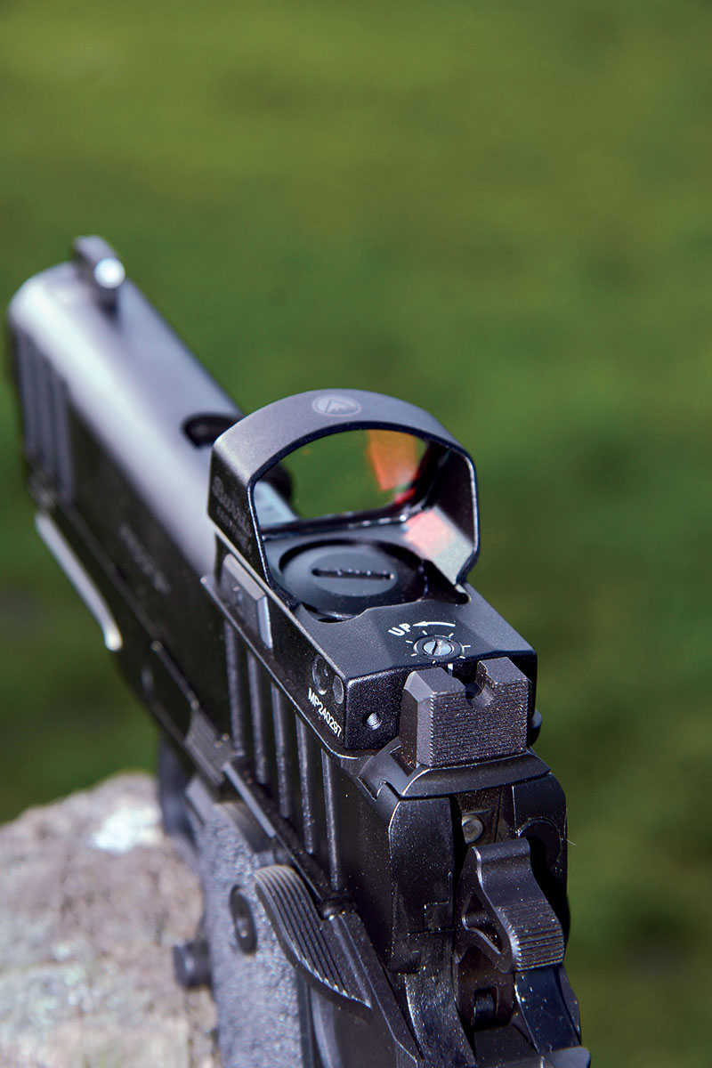 The Burris Optics FastFire 4 includes an  expanded sight window, which makes confident target acquisition faster, as well as providing increased situational awareness.